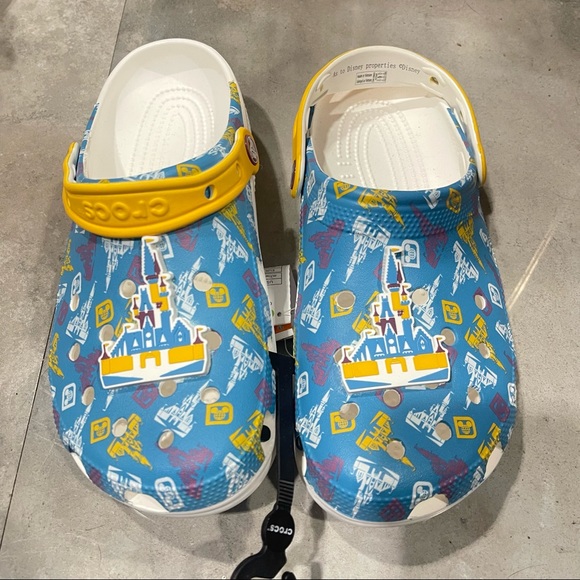 Walt disney world Cinderella castle CROCS - Picture 1 of 4